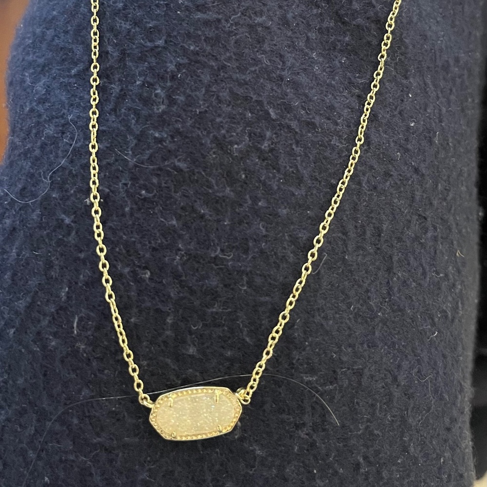 Kendra Scott necklace